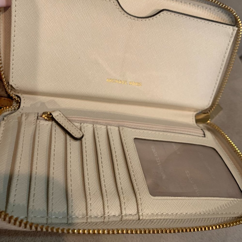 Michael Kors Large Leather Phone Wallet/Wristlet - Picture 4 of 5